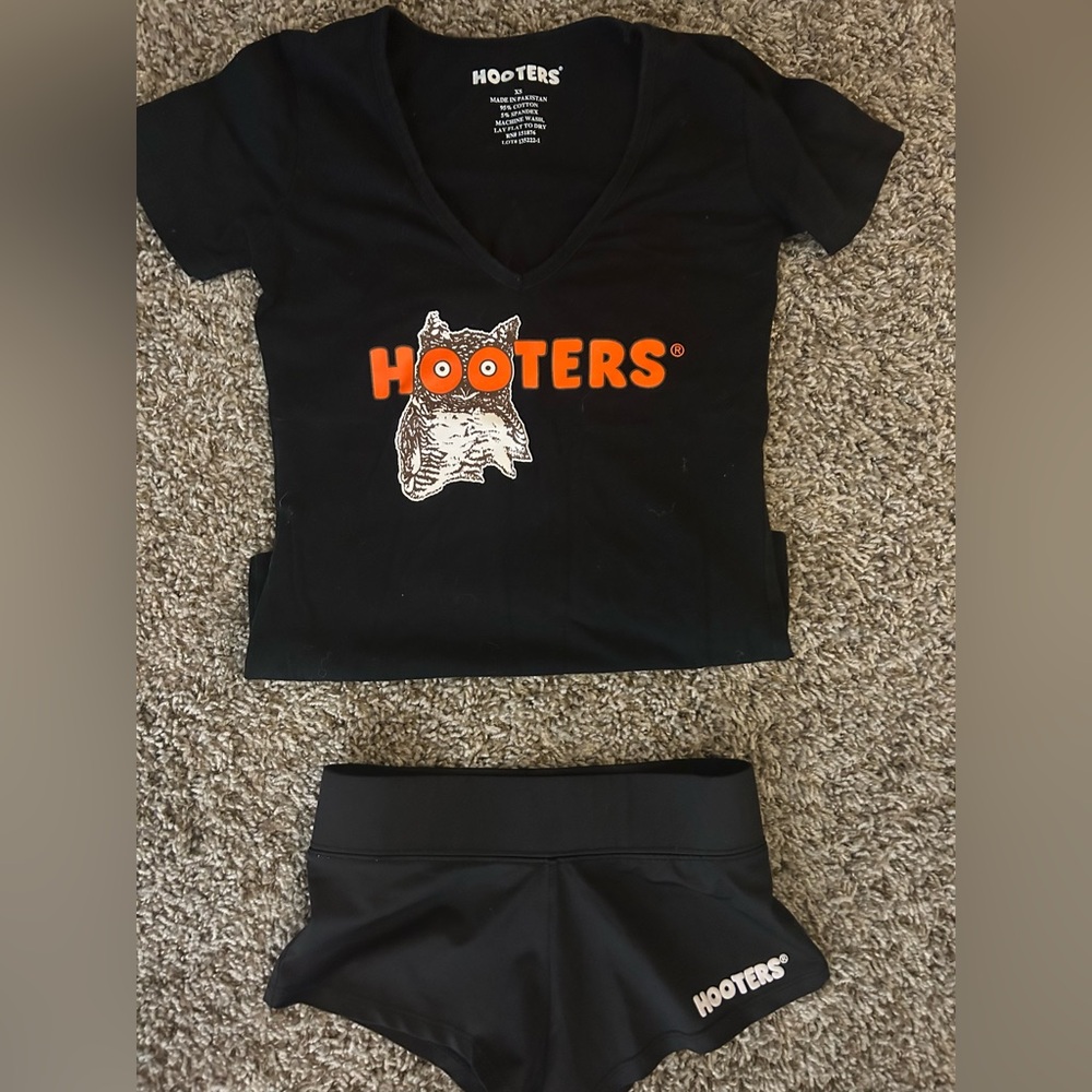 Hooters uniform